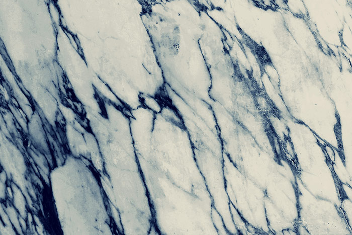 Marmortextur mit linineförmigem Muster blau